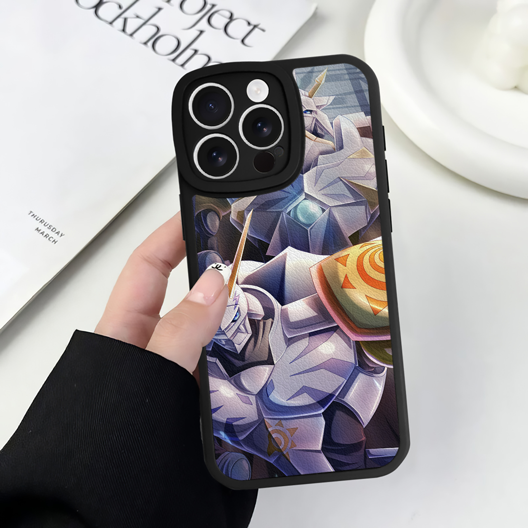 （画像用） Digimon デジタルモンスター/デジモン 【iPhone 16シリーズ対応】シリコンスマホケース（レザー調） 材質：シリコン